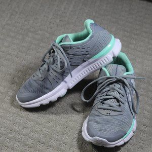 Under Armour I Will Run Fast Women's Sz 7.5 Grey and Mint Green Running Shoes